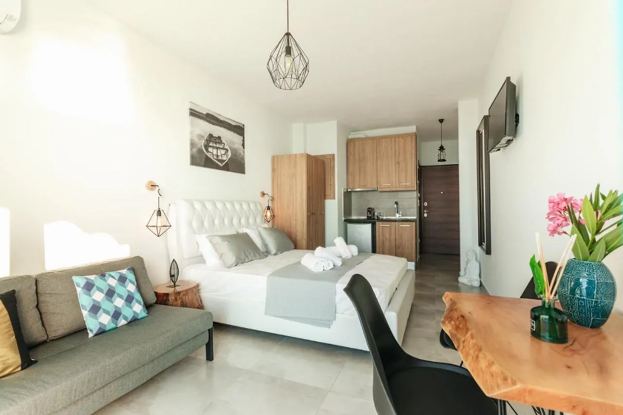 Blue Studios Peraia Apartment